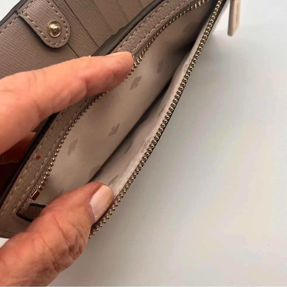 Kate Spade Darcy Large Thin Slim Bifold Warm Toupe Tan Wallet WLR00545 Snap Clos